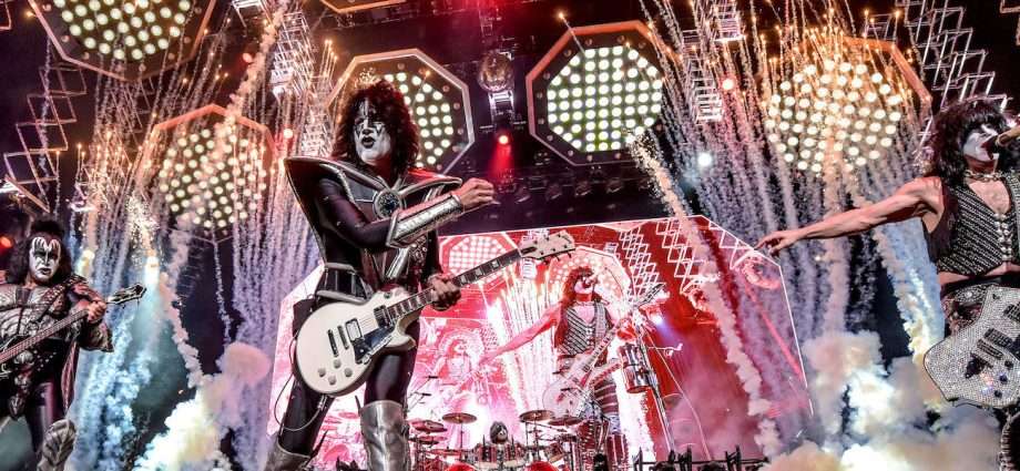 KISS Live at Hollywood Casino Amphitheatre [GALLERY] 1