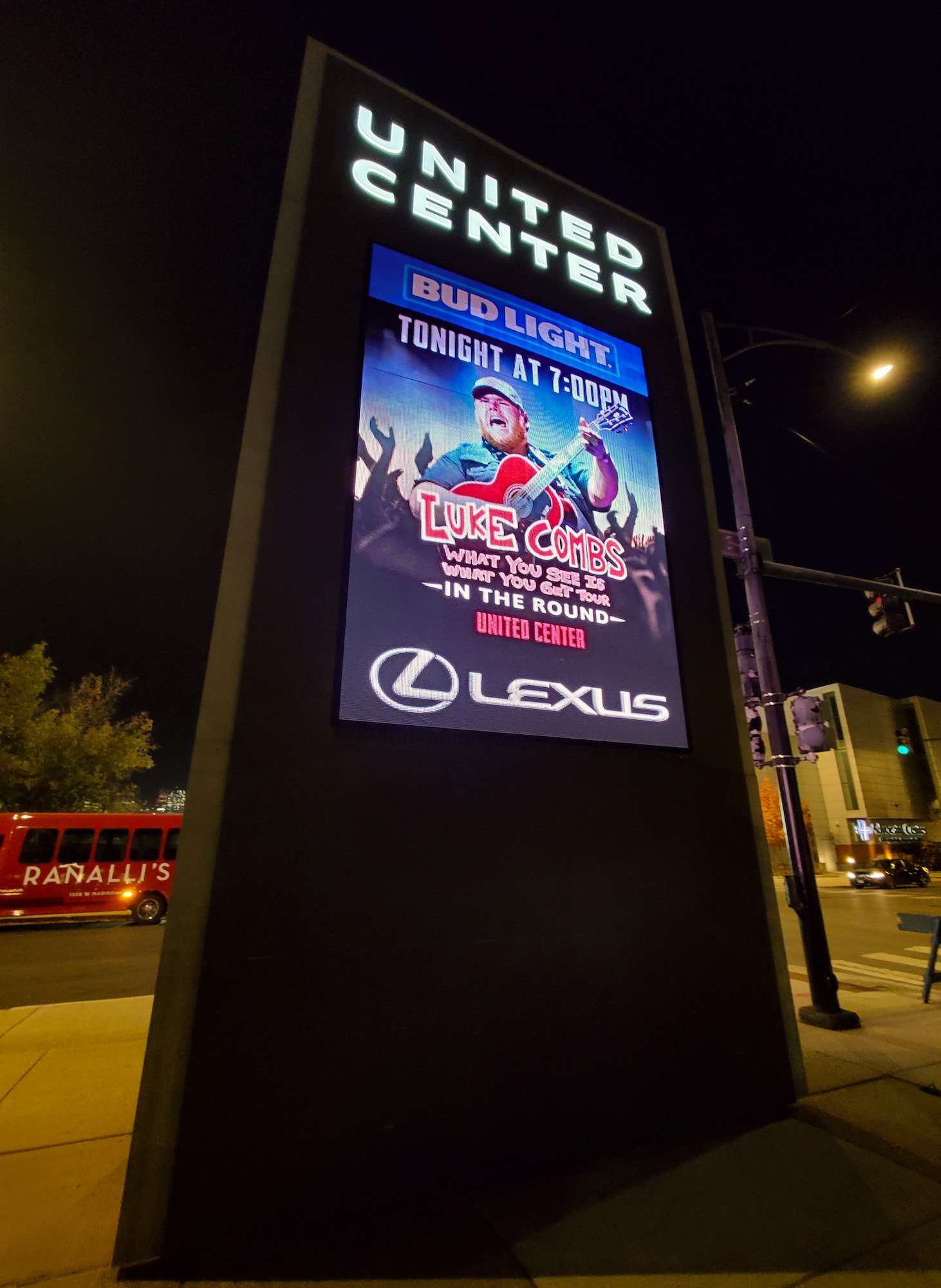 Luke Combs Live at United Center [GALLERY] 20