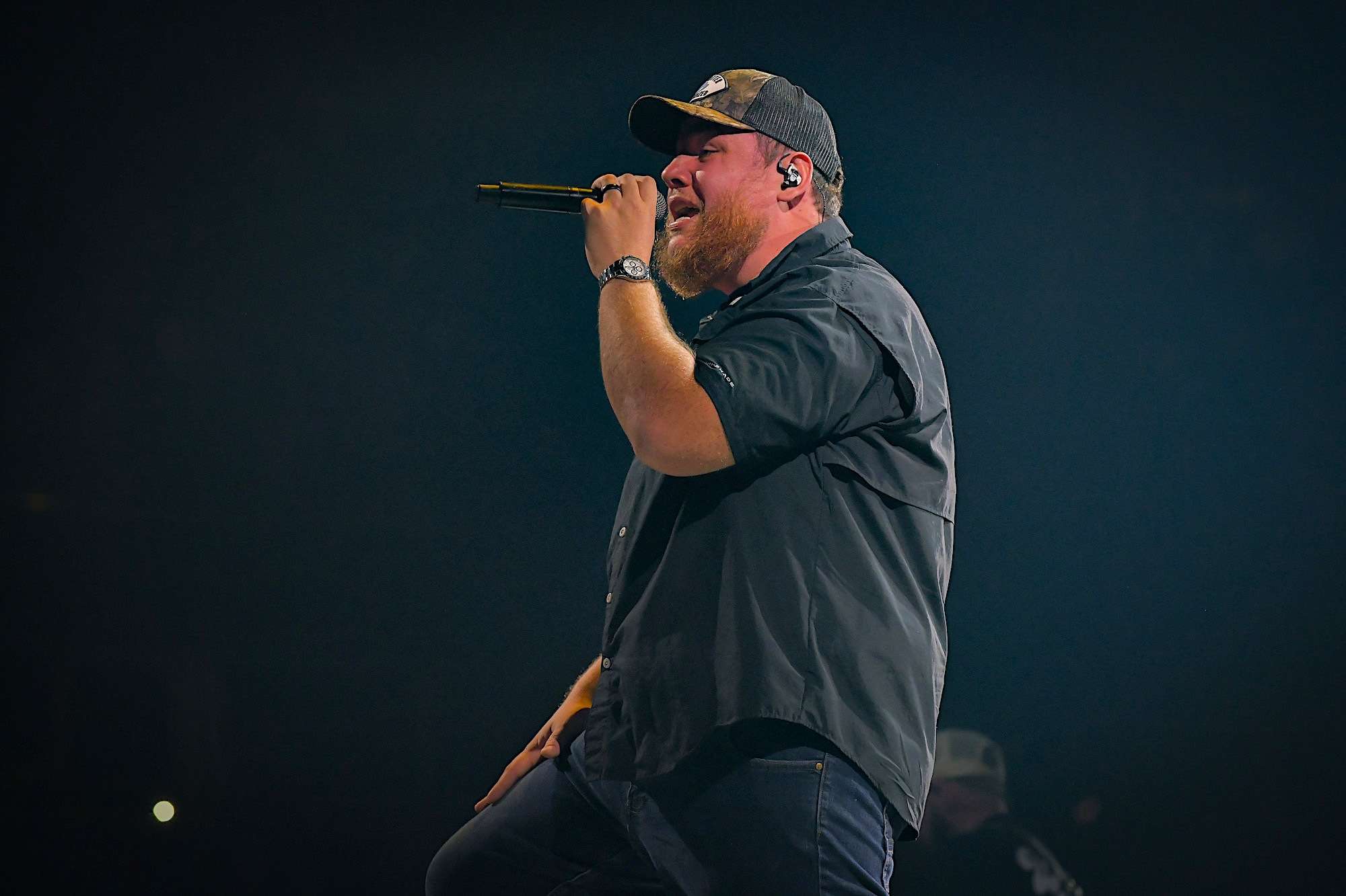 Luke Combs Live at United Center [GALLERY] 4