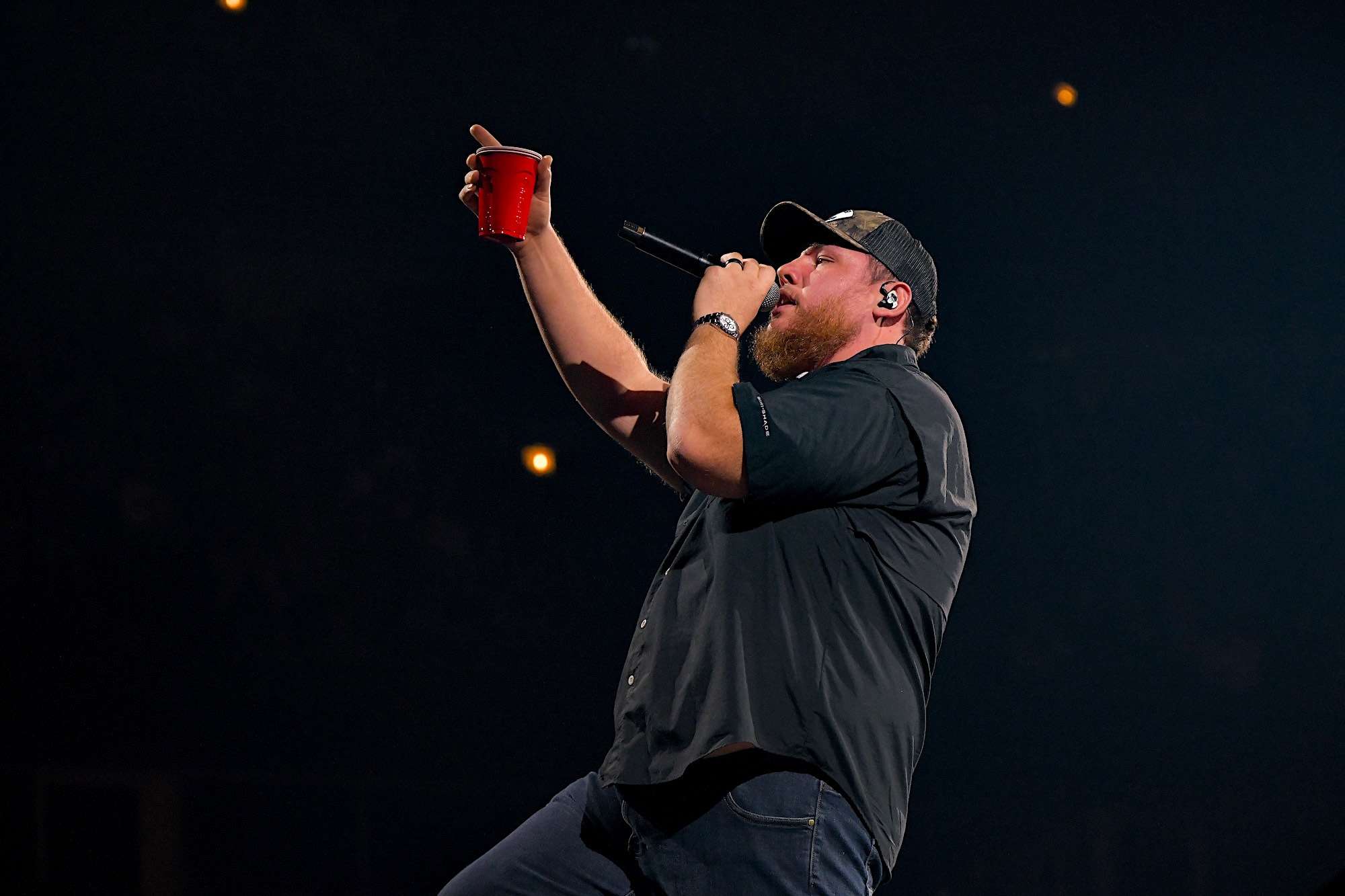 Luke Combs Live at United Center [GALLERY] 8