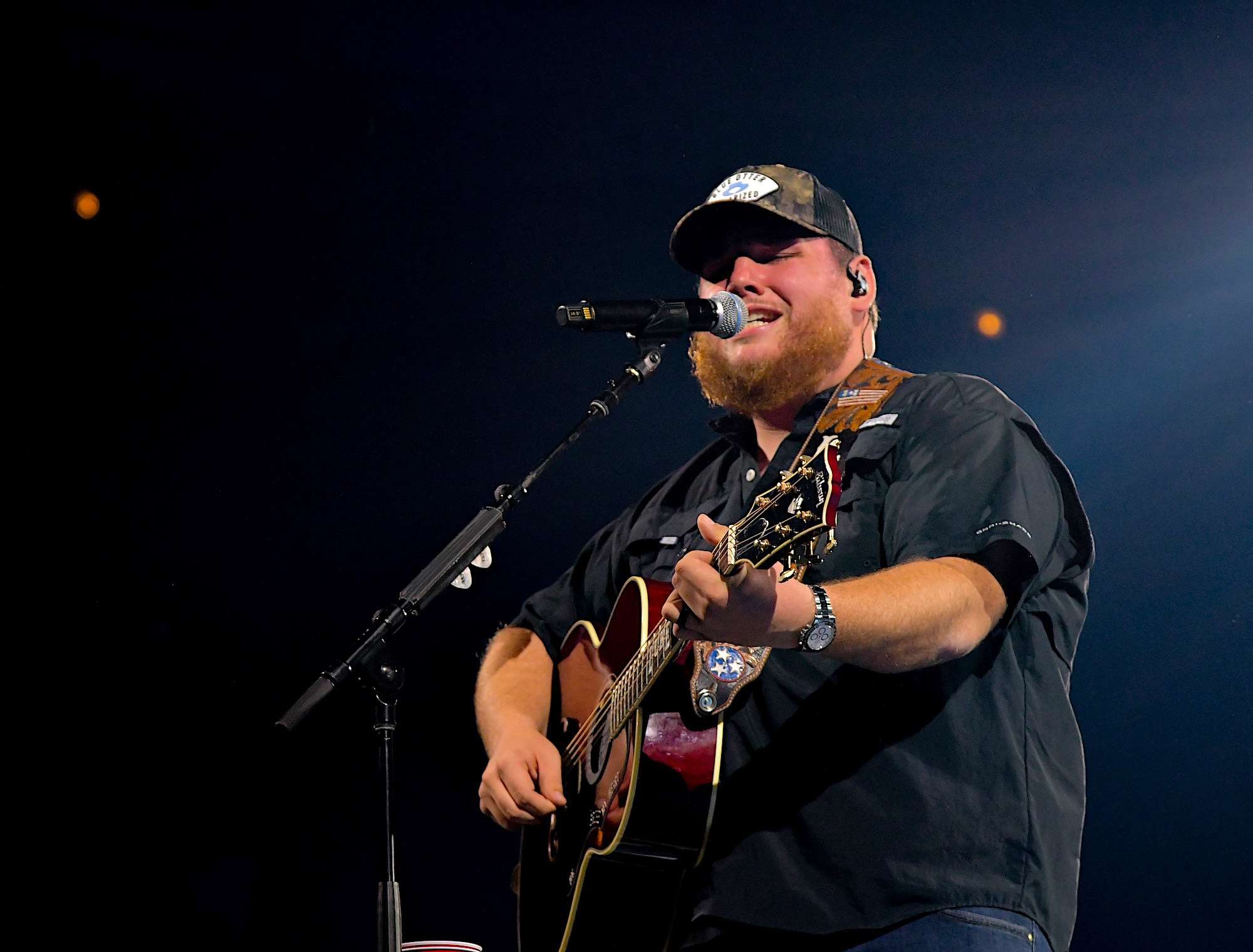 Luke Combs Live at United Center [GALLERY] 12