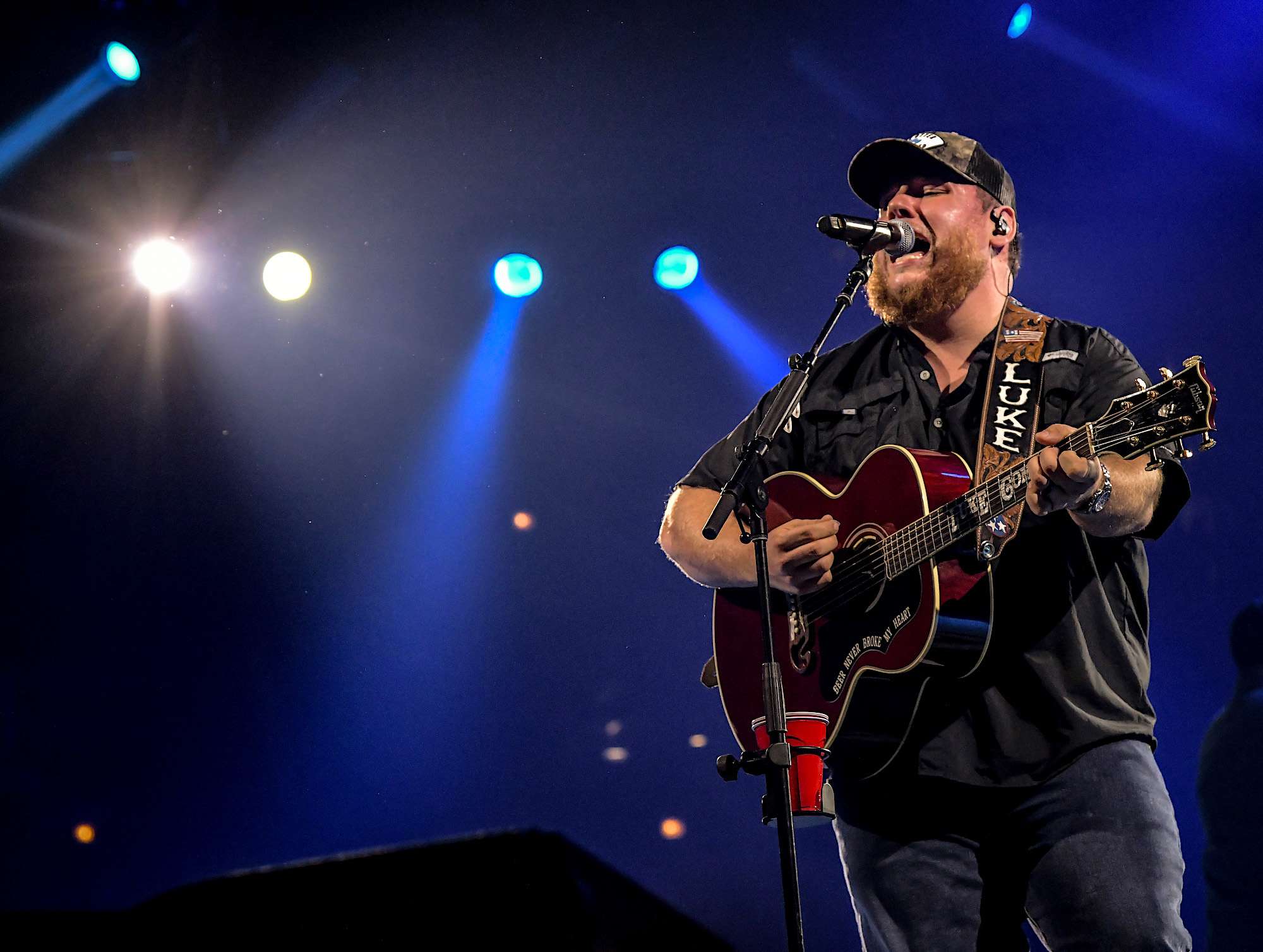 Luke Combs Live at United Center [GALLERY] 13