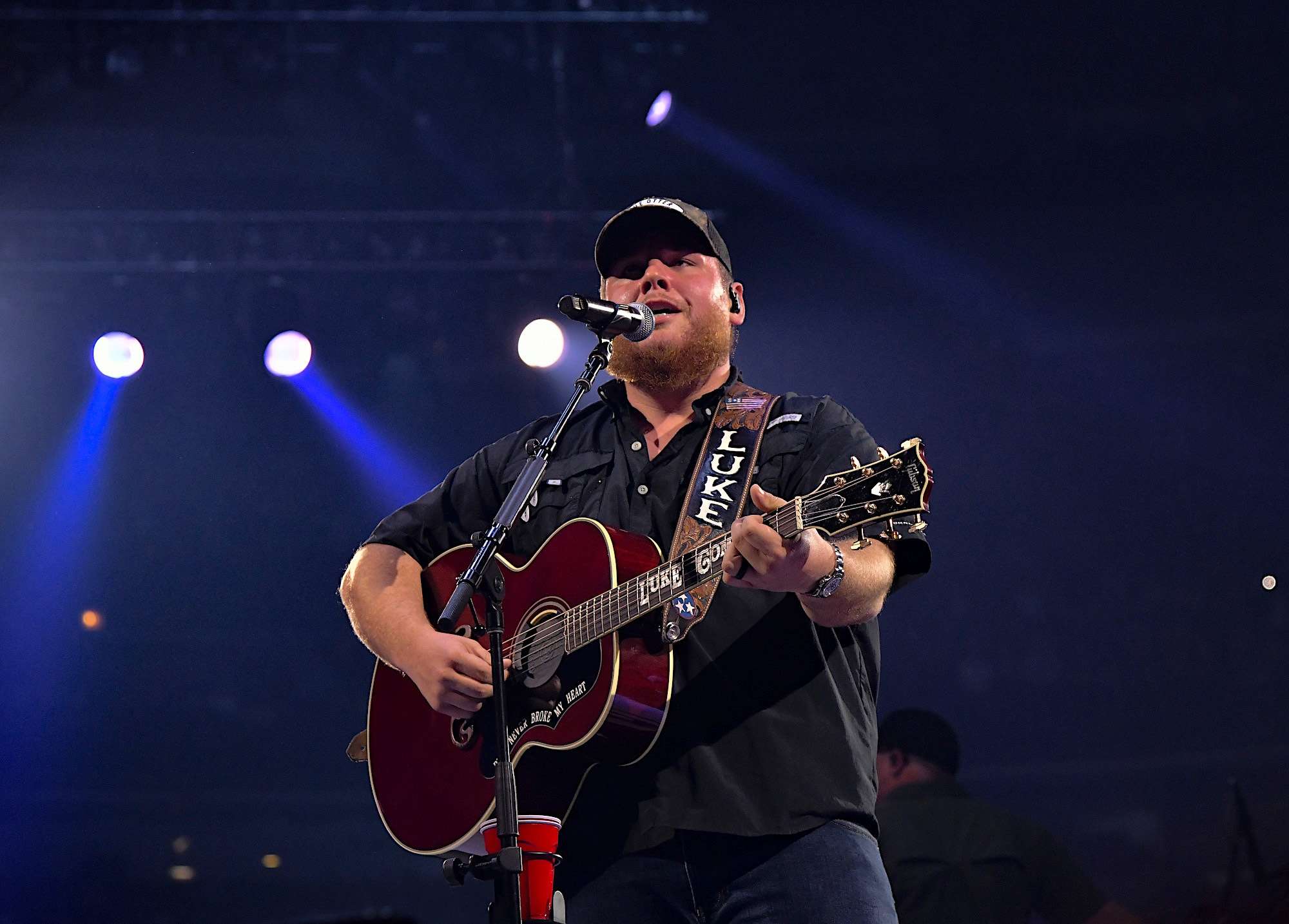 Luke Combs Live at United Center [GALLERY] 14