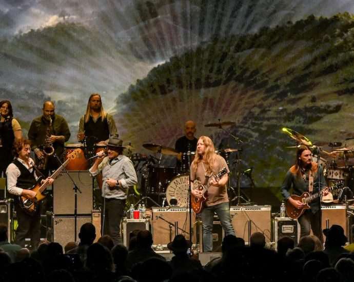 The Allman Family Revival Live at the Chicago Theatre