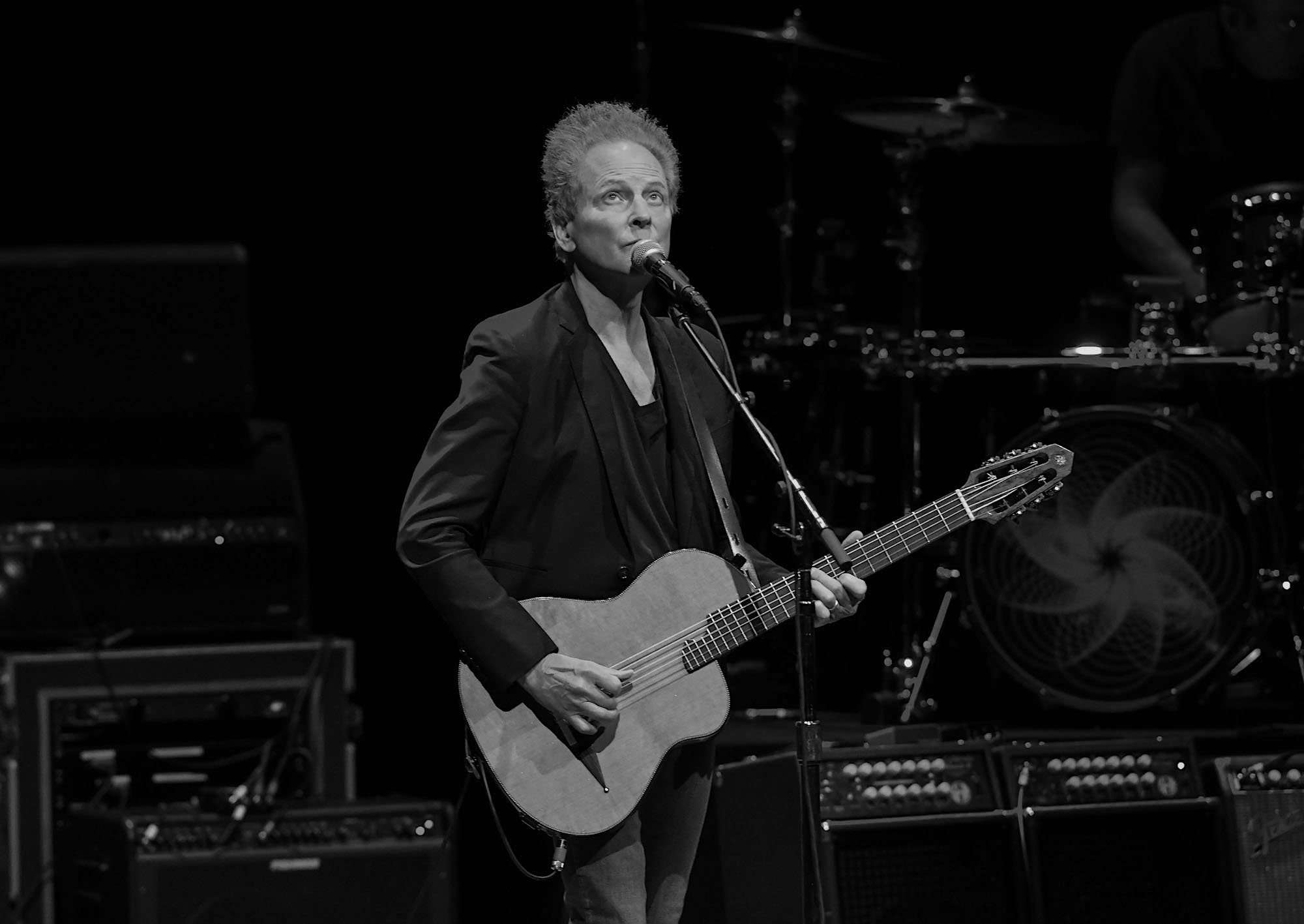 Lindsey Buckingham Live at North Shore Center for the Performing Arts [GALLERY] 1