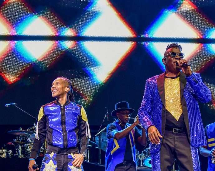 Earth Wind And Fire Live at Hollywood Casino Amphitheatre [GALLERY] 1