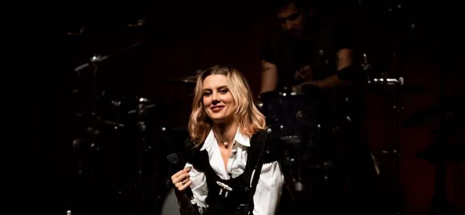 Wolf Alice Live at the Vic Theatre [GALLERY] 1