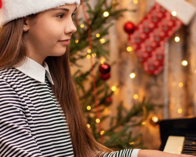 The Best Christmas Songs To Learn on the Piano