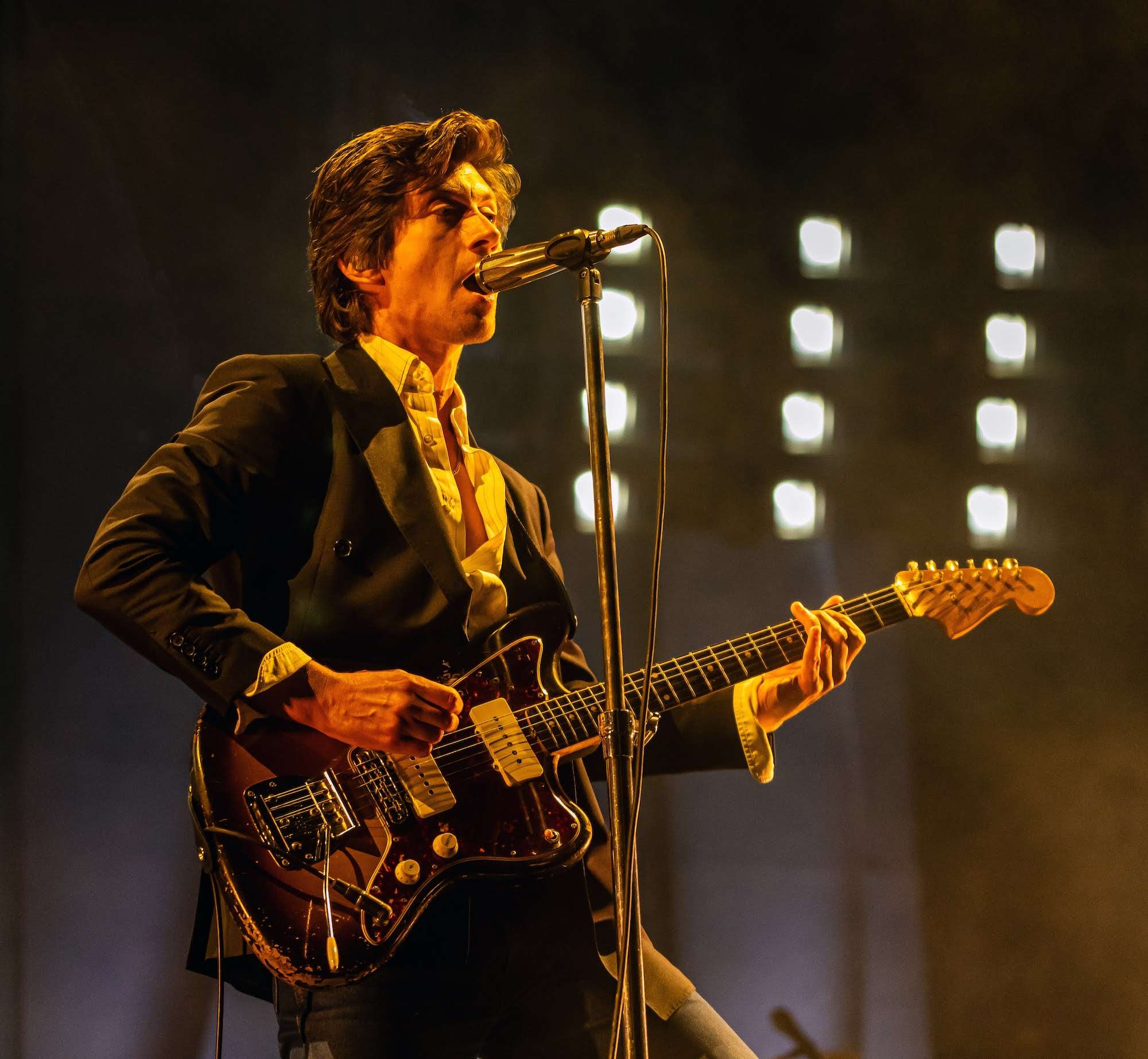 Arctic Monkeys Play United Center on North American Tour [REVIEW] 5